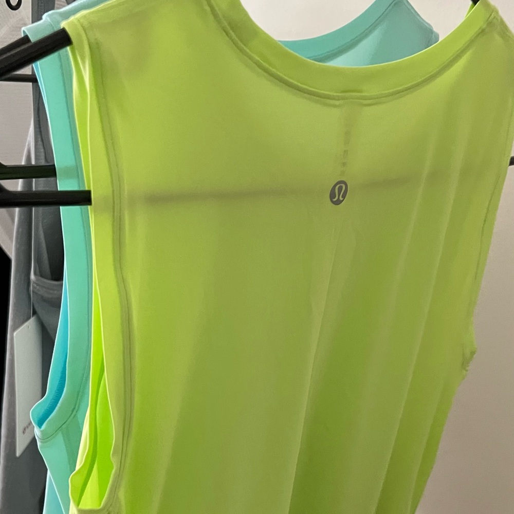 lululemon high neck split hem run tank 2 pairs
